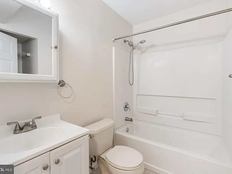 221 Washington Pl #221 — Photo 5