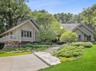 704 Midwest Club Pkwy, Oak Brook, IL 60523