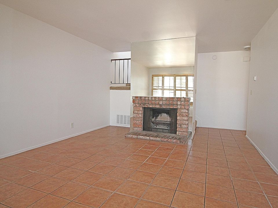 1st image of 427 Las Palomas Dr