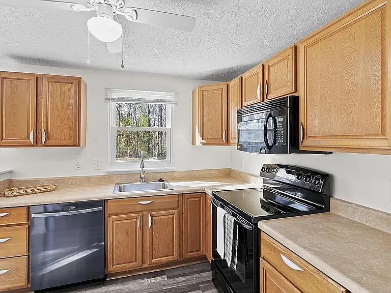 114 Hilary Pl — Photo 5