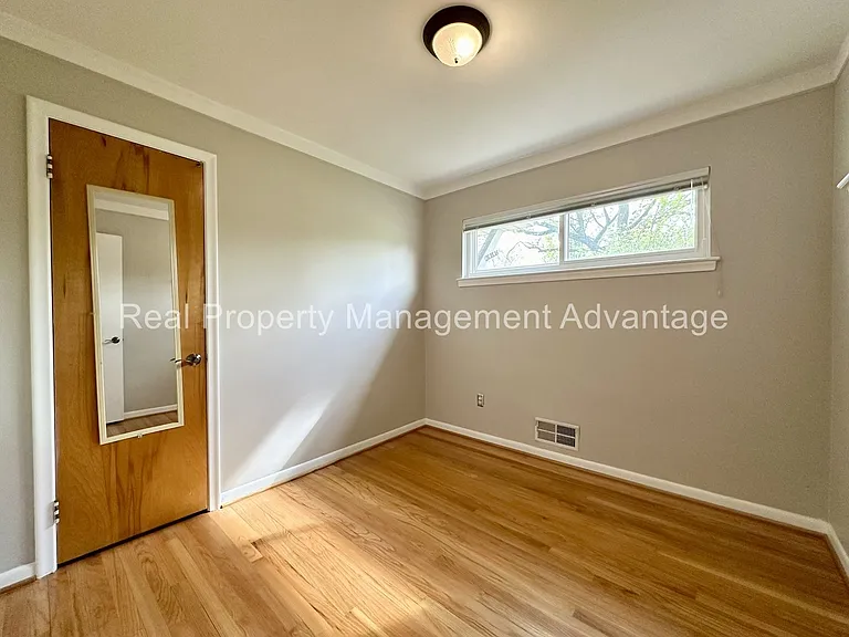 1304 S Wilson Ave — Photo 13