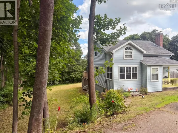 114 Hawthorne St, Antigonish, NS B2G 1A9