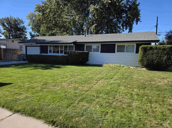 1185 Phelps Cir, Mountain Home, ID 83647