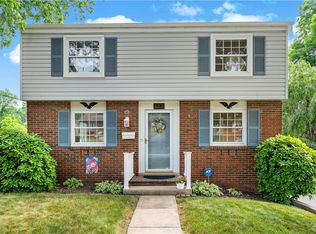 212 Mardi Gras Dr, Pittsburgh, PA 15239