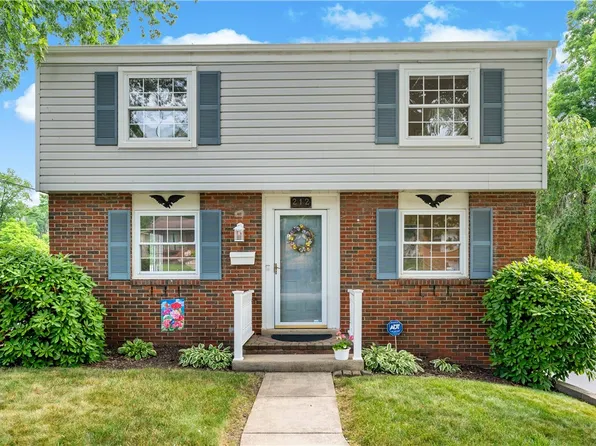 212 Mardi Gras Dr, Pittsburgh, PA 15239