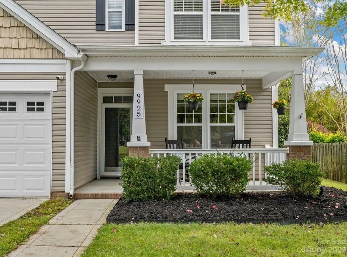 Building Photo - 9925 Shellview Ln