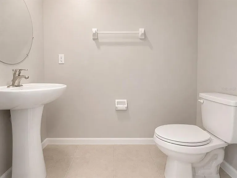 16717 Delia St — Photo 23