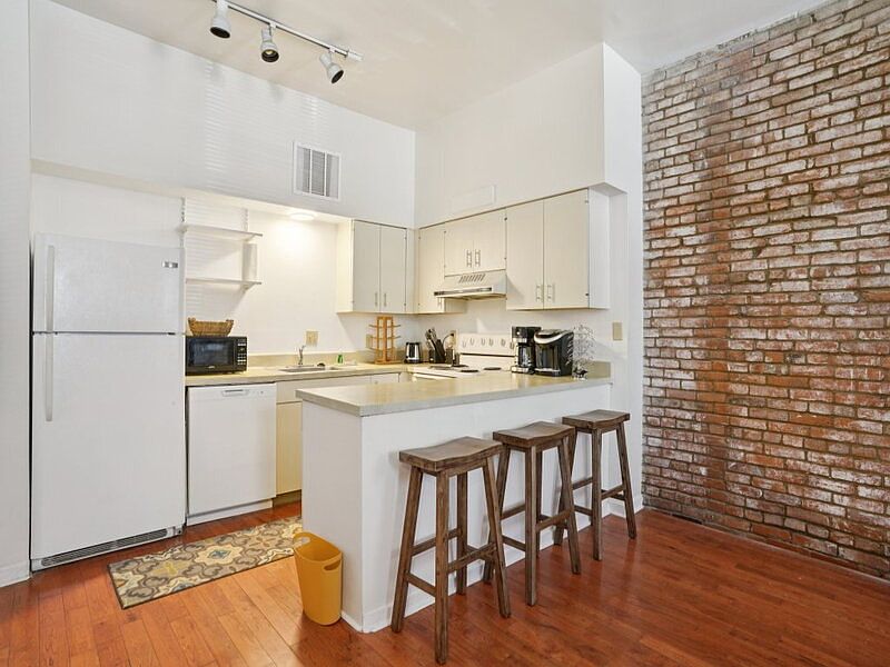 1st image of 1014 Russell Blvd #B