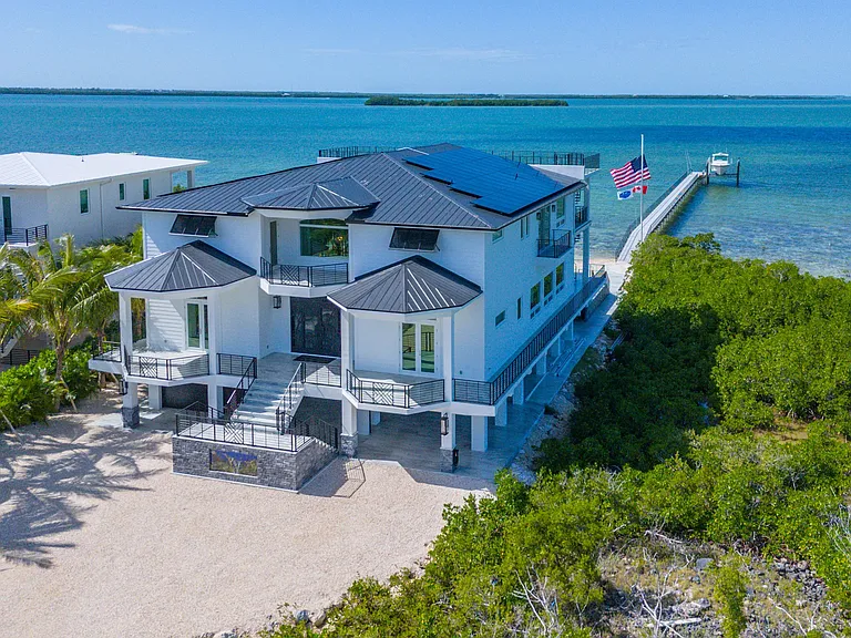 528 Bay Shore Dr — Photo 1