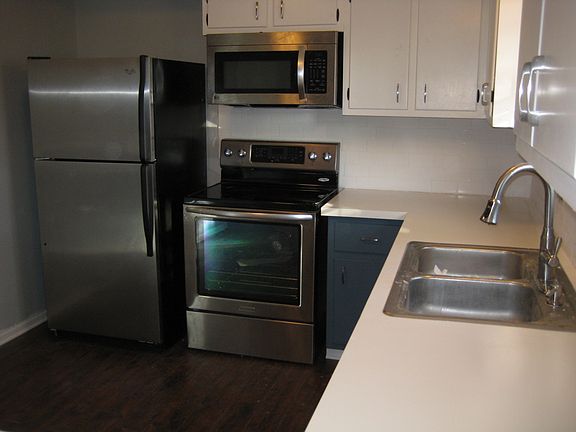 3rd image of 1525 Fowler Dr