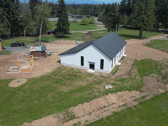 3rd image of 981 Pratt Rd