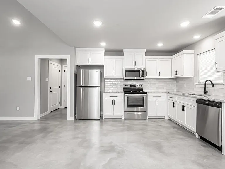 202 Greenwood Ave — Photo 8