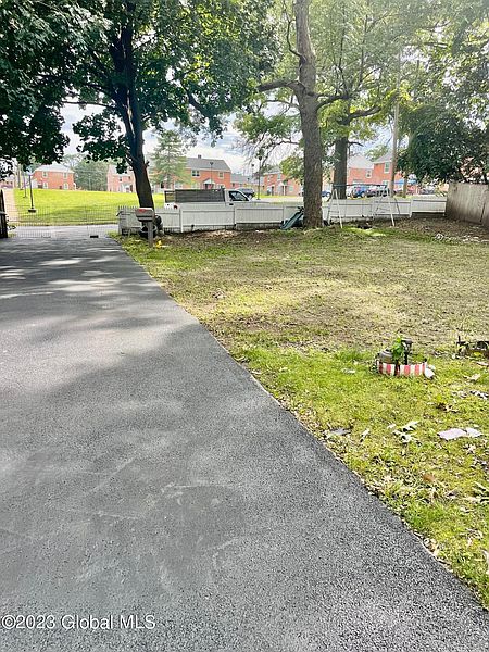 5th image of 165 Tremont Avenue