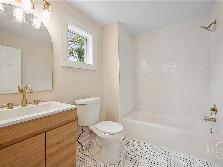 1102 Stiles Ave — Photo 3