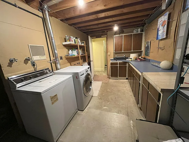 1320 Oak Ct — Photo 12