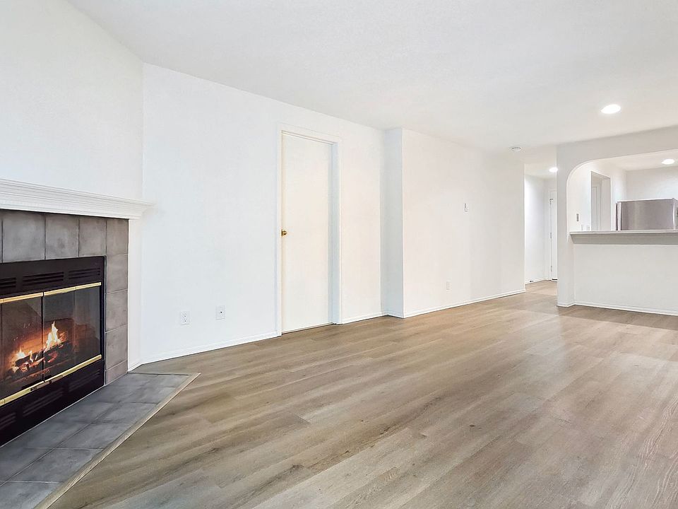 1st image of 12670 NE 10th Pl #F304