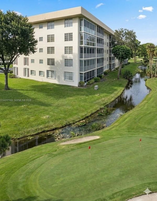 3051 S Palm Aire Dr APT 201, photo 8
