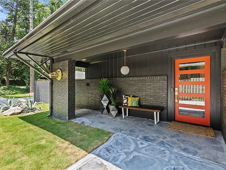 3252 W Roxboro Rd NE — Photo 3