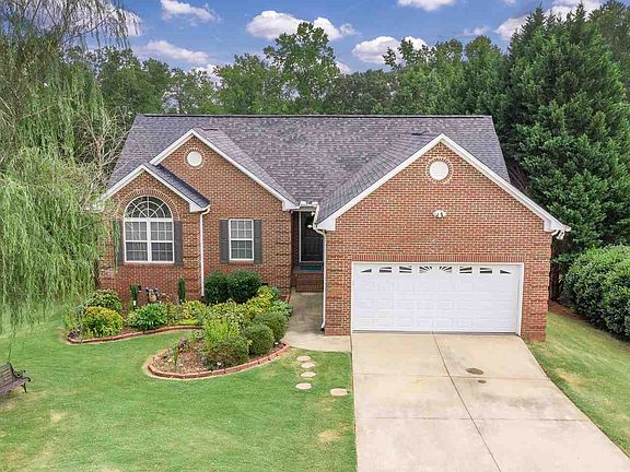 3rd image of 273 Glen Crest Dr