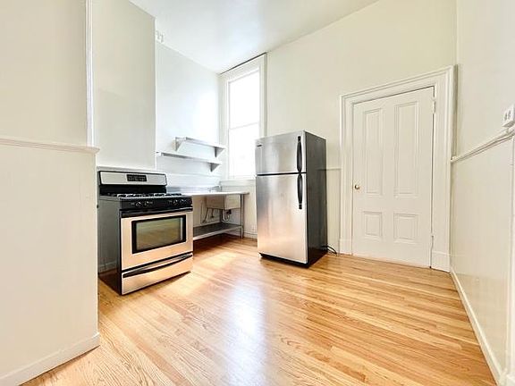 4th image of 996 Valencia St APT 14