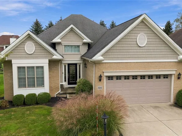 8088 Laurel Park Ln, East Amherst, NY 14051