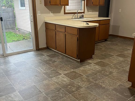 4th image of 2970 Reppuhn Dr #2