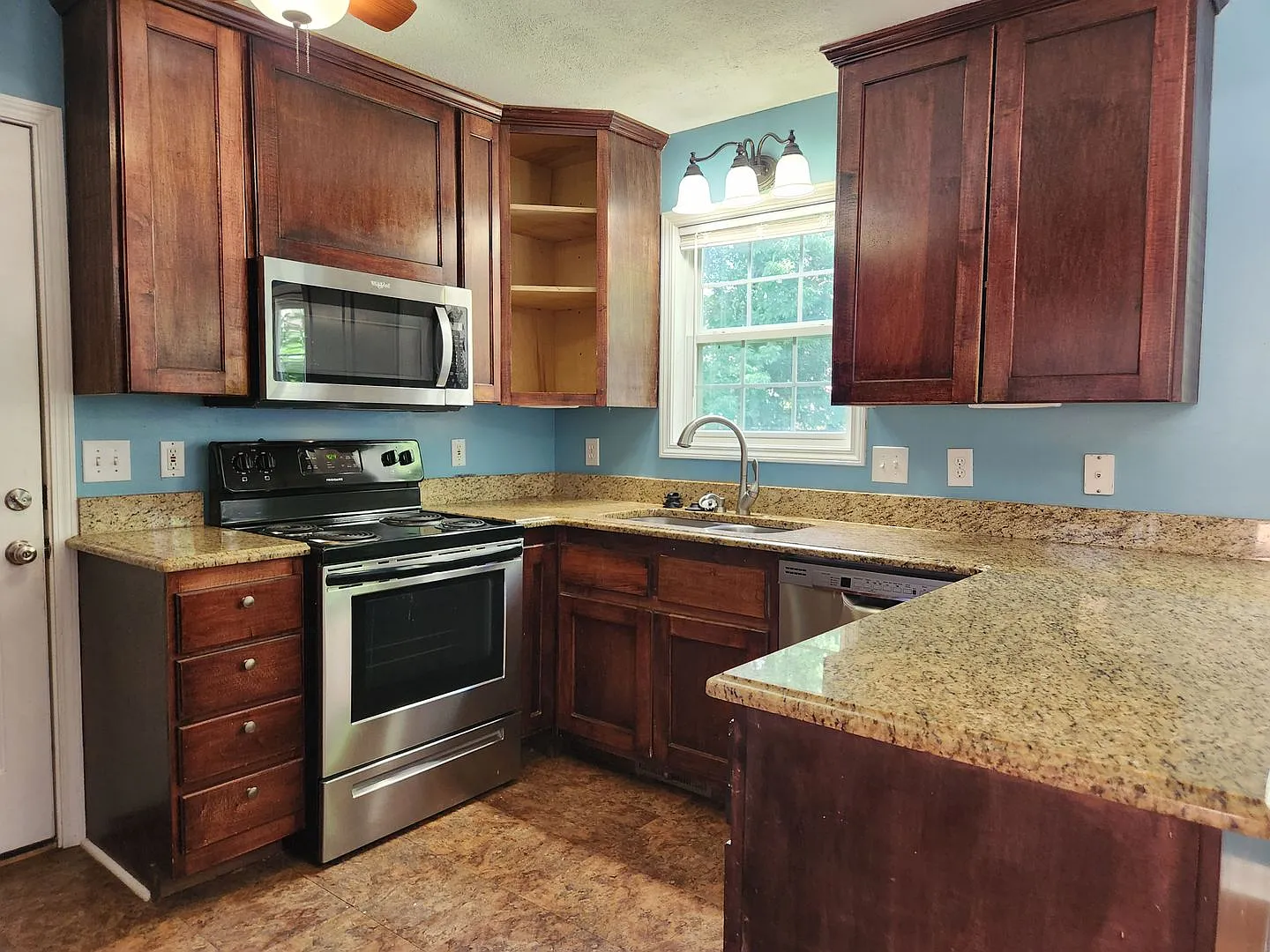 6 Month Lease Only — Photo 4