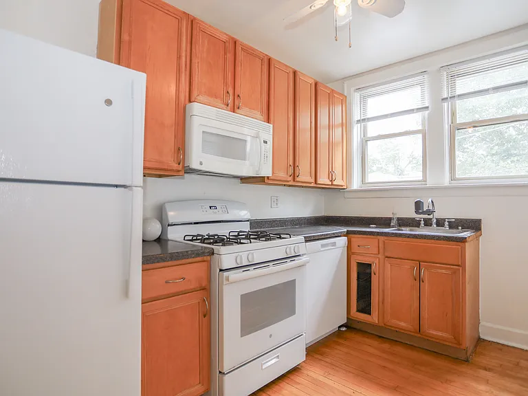 2242 W Farwell Ave #3A — Photo 1