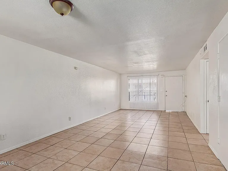 2139 S Winstel Ave #4 — Photo 2