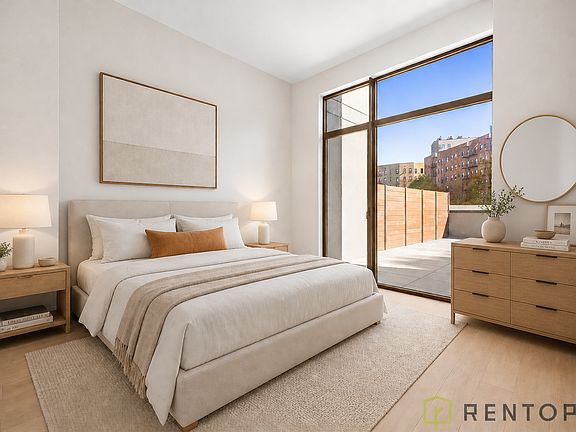 4th image of 960 Franklin Ave #348
