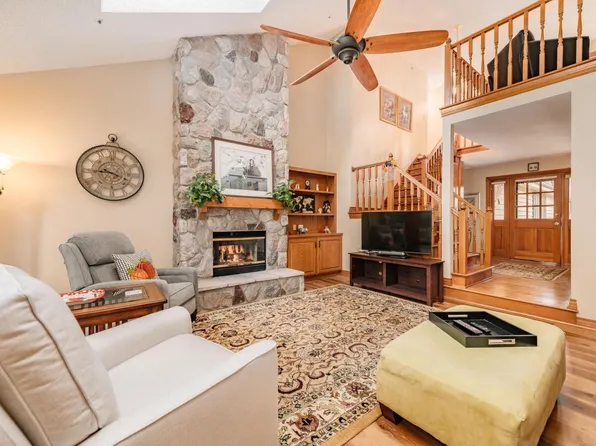 18710 St Andrew LANE #B, Brookfield, WI 53045