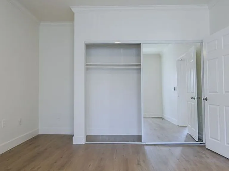 5200 Hollywood Blvd — Photo 13