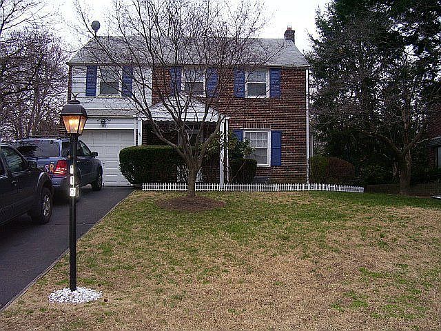 FRONT OF HOUSE