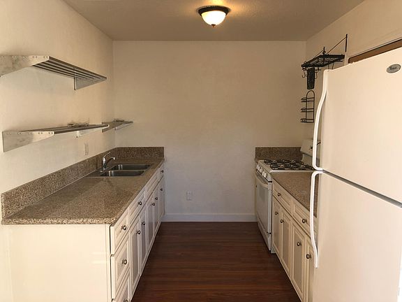 3rd image of 4730 W Point Loma Blvd APT 1