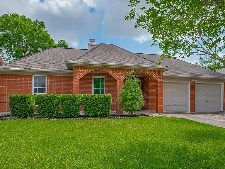 3007 Cloverdale Dr — Photo 1