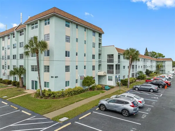 801 83rd Ave N APT 207, Saint Petersburg, FL 33702