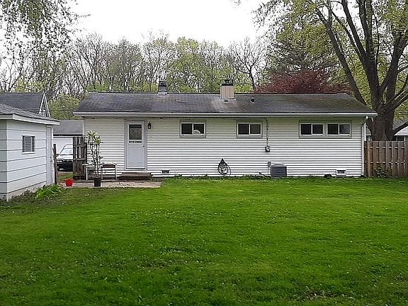 2nd image of 16200 W Des Plaines Dr