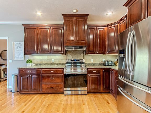 4th image of 2705 Oak Grove Rd