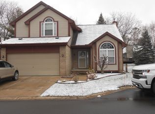 23048 Potomac Cir, Farmington Hills, MI 48335