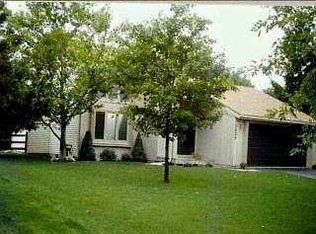 3939 Farmbrook Dr, Sylvania, OH 43560