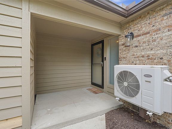 4th image of 40 Rolling Hills Dr