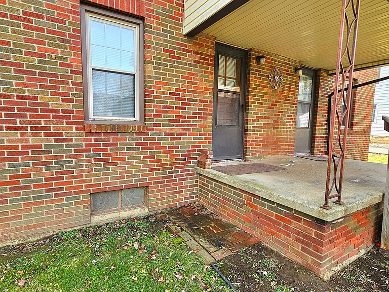 548 Arlington Ave — Photo 15