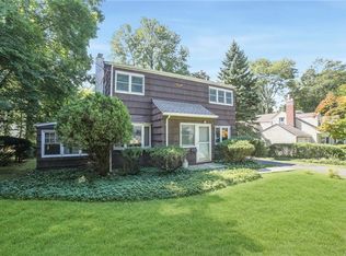 22 Crest Dr, Tarrytown, NY 10591