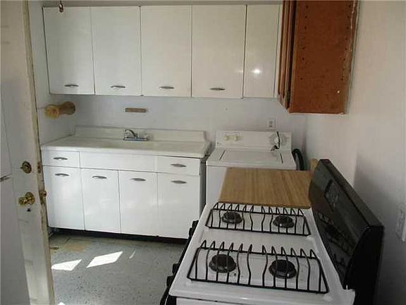 3rd image of 6372 Saint Lo Dr