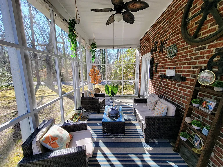 1725 Fairfax St — Photo 3