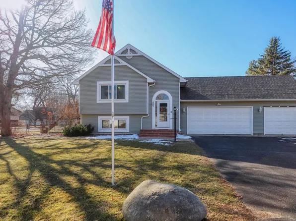 594 Chippewa Trl, Lino Lakes, MN 55014