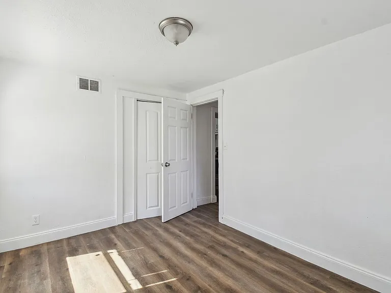 1330 Barnett St — Photo 19