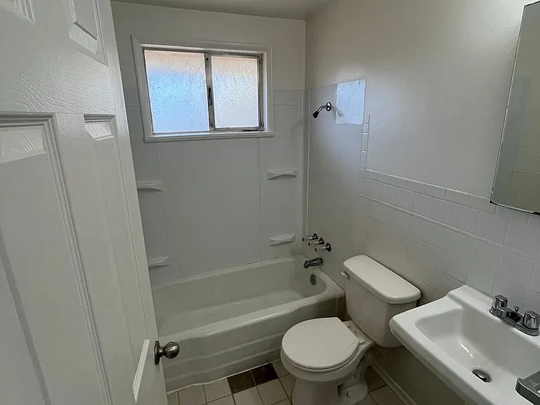 2722-2724 W Peninsula Dr — Photo 11