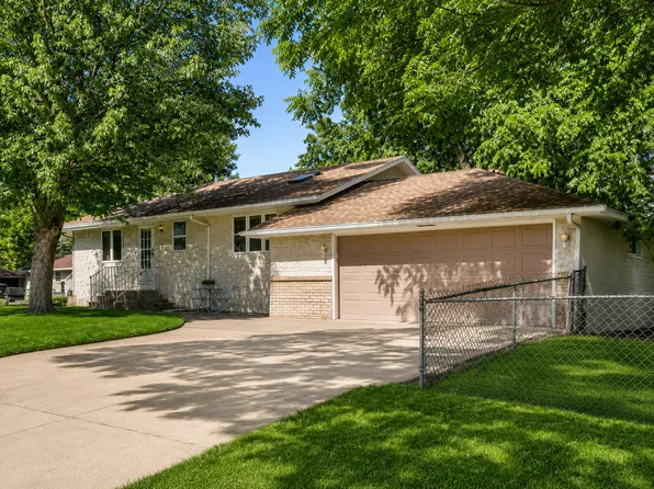 558 113th Ln NW, Coon Rapids, MN 55448
