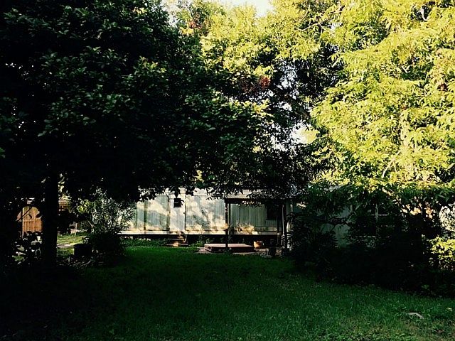 1st image of 415 Waco Ave